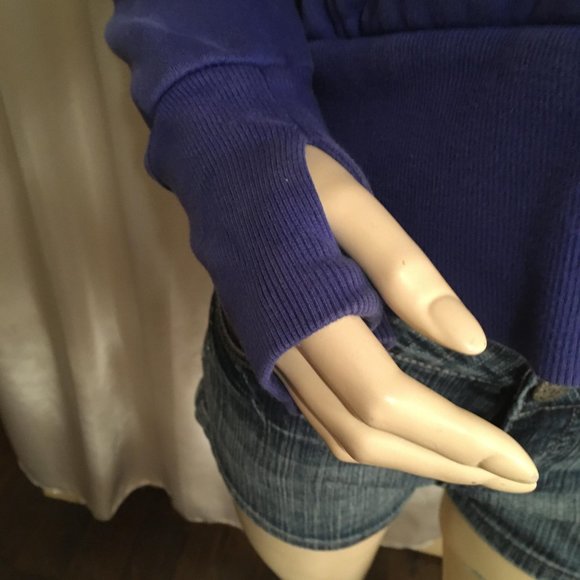 ADORABLE y2k hoodie with hello kitty and crystal details! - Picture 10 of 14